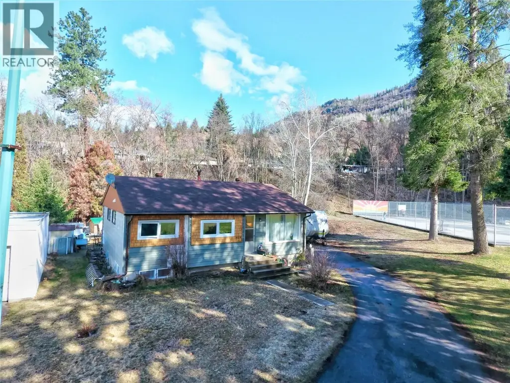 819 Glen Drive, Trail